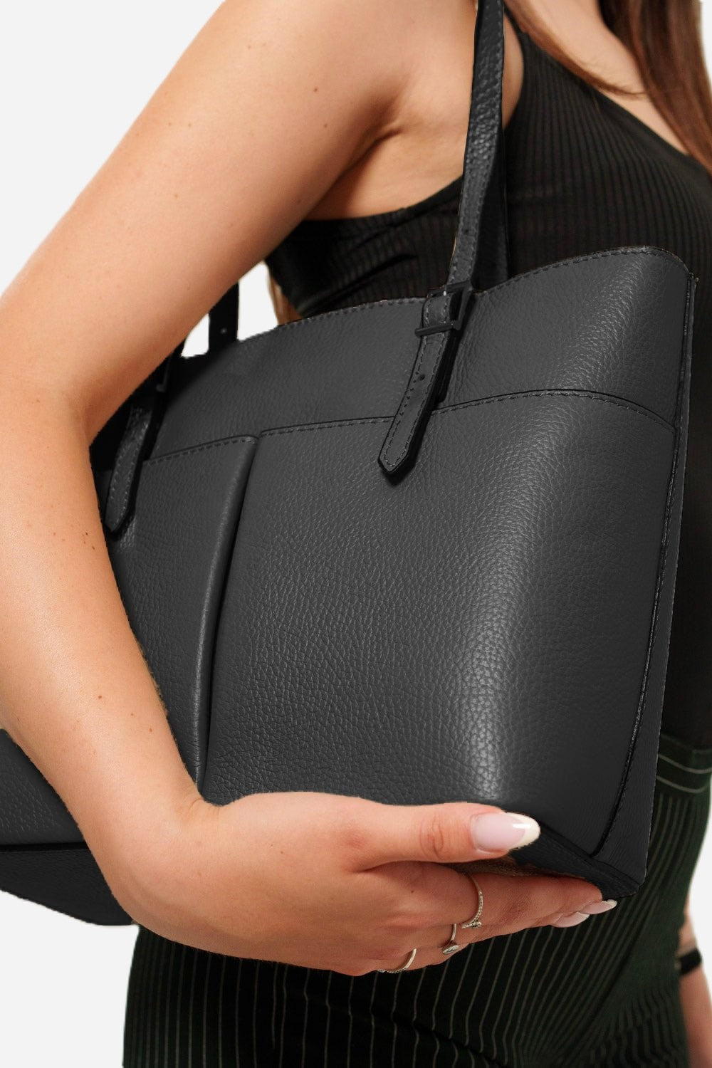 MONICA — Borsa a mano e spalla in pelle palmellato nera | Made in Italy