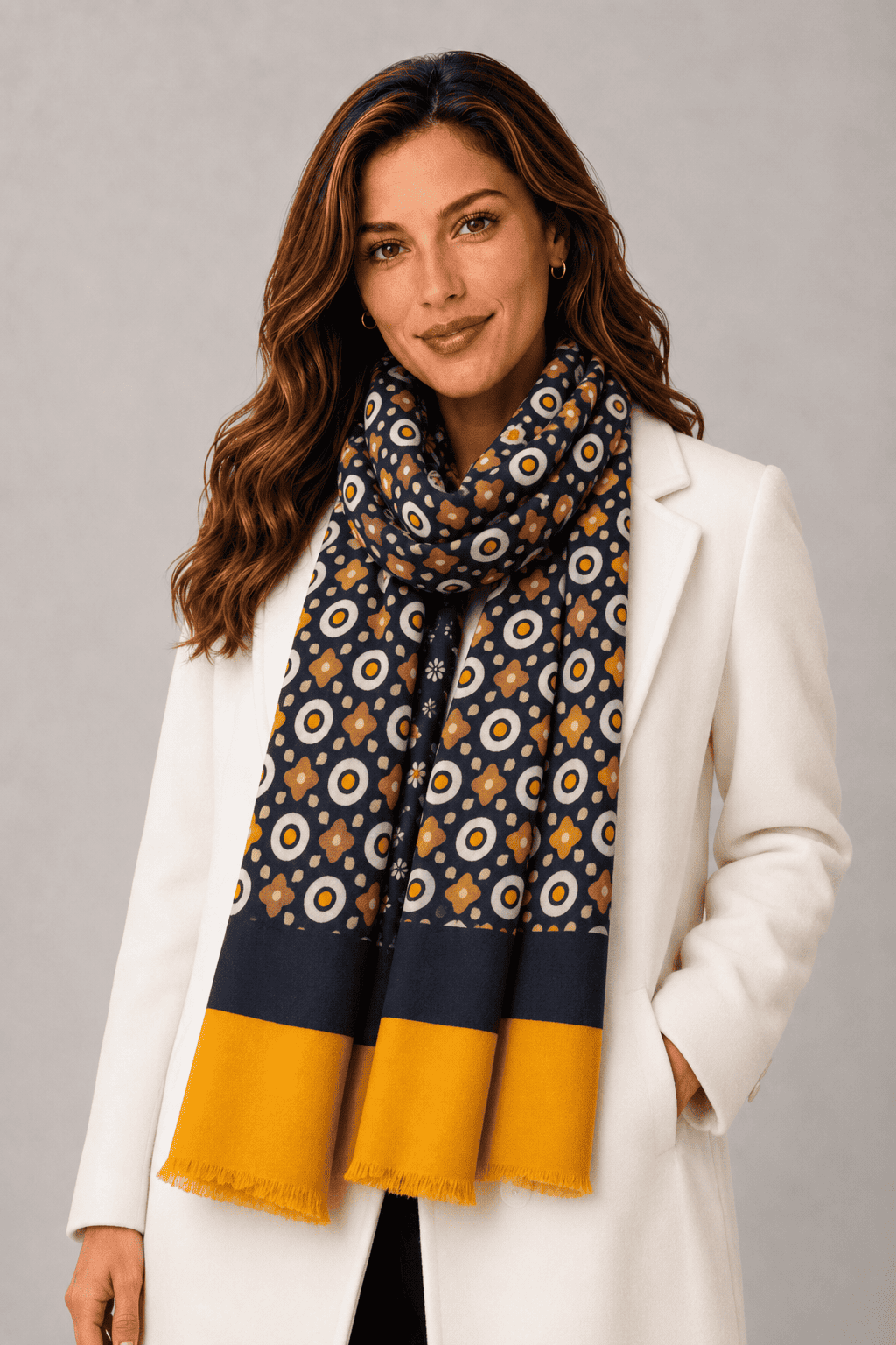 Sciarpa Foulard Pashmina Blu con Motivo Geometrico Multicolore e Bordo Giallo | Acrilico, Lana, Viscosa e Modal