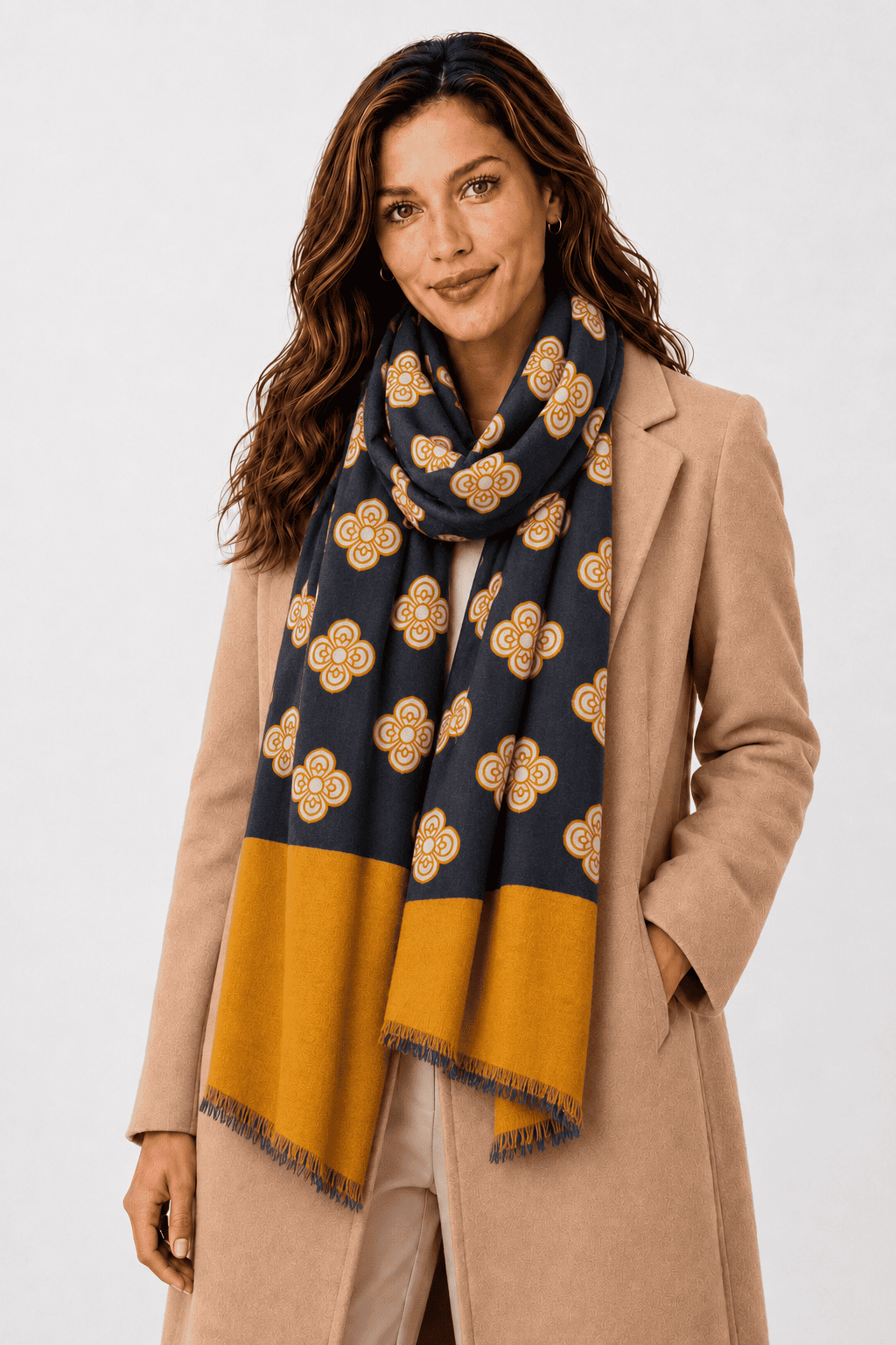 Sciarpa Foulard Pashmina Blu Scuro con Motivo Floreale Giallo Ocra e Fascia Senape | Acrilico, Lana, Viscosa e Modal